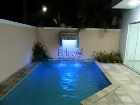 Casa Triplex com 4 suítes Rua Manhuaçu 